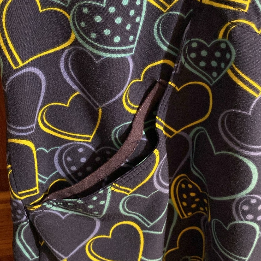 Cherokee Infinity Scrub Top. Excellent condition. - Picture 4 of 5